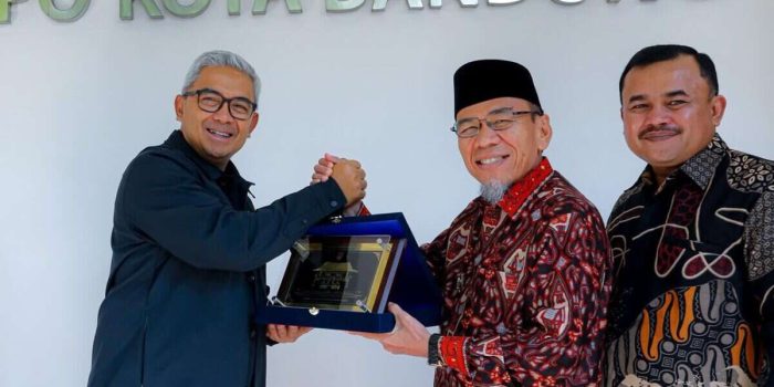 tingkatkan-pad,-pemko-padang-pelajari-sistem-parkir-digital-bandung