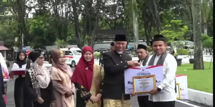 marwansyah-raih-penghargaan-asn-model-ketahanan-keluarga-tingkat-provinsi-sumbar-2026