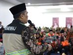 Di Sumatera Barat, sebanyak 393 jemaah umrah diberangkatkan menuju Madinah melalui Bandara Internasional Minangkabau (BIM), Selasa (16/6/2026) dini hari dengan maskapai Garuda Indonesia. Mereka menjadi rombongan umrah perdana yang berangkat dari Padang.