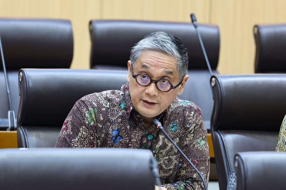 Anggota Komisi VII DPR RI Putra Nababan dalam Rapat Kerja dengan Menteri Ekonomi Kreatif terkait pembahasan RKA-KL dan RKP-KL Tahun Anggaran 2027 di Gedung Nusantara I, Kompleks Parlemen, Senayan, Jakarta, Senin (15/6/2026). Foto : Farhan/Andri