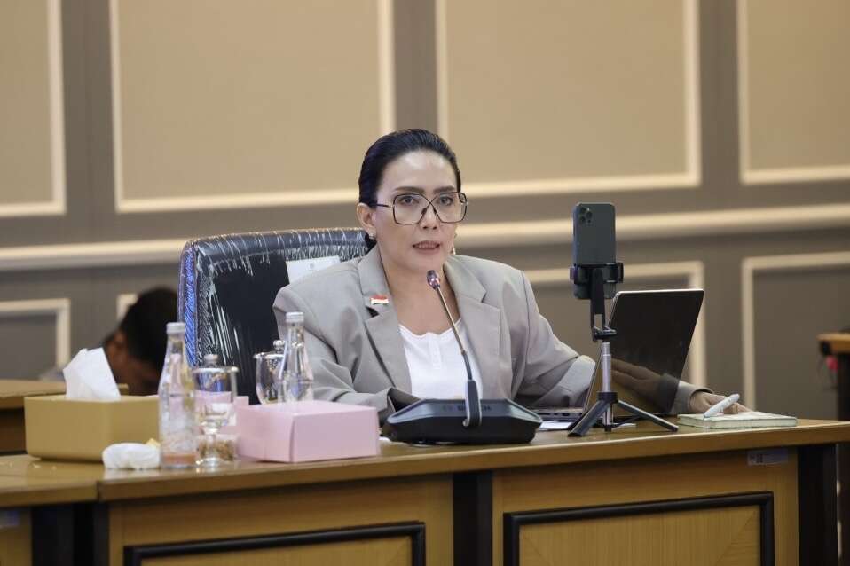 Anggota Komisi XIII DPR RI Rieke Diah Pitaloka, dalam agenda Rapat Dengar Pendapat (RDP) bersama Komnas HAM dan RDPU dengan Pergerakan Dokter Muda Indonesia (PDMI) di Kompleks Parlemen, Senayan, Jakarta, Kamis (18/06/2026). Foto: Aaron/Karisma Anggota Komisi XIII DPR RI Rieke Diah Pitaloka, dalam agenda Rapat Dengar Pendapat (RDP) bersama Komnas HAM dan RDPU dengan Pergerakan Dokter Muda Indonesia (PDMI) di Kompleks Parlemen, Senayan, Jakarta, Kamis (18/06/2026). Foto: Aaron/Karisma