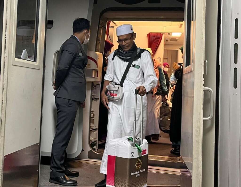 Kedatangan Kelompok Terbang (Kloter) 14 Debarkasi Padang di Bandara Internasional Minangkabau (BIM), Sabtu (20/6/2026) dini hari. Foto : Istimewa Kedatangan Kelompok Terbang (Kloter) 14 Debarkasi Padang di Bandara Internasional Minangkabau (BIM), Sabtu (20/6/2026) dini hari. Foto : Istimewa