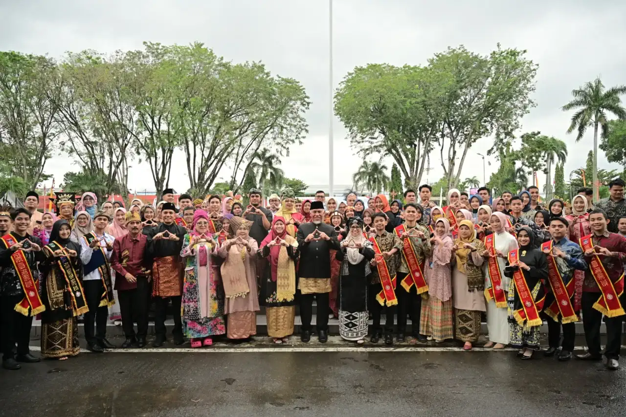 ketahanan-keluarga-jadi-kunci-generasi-emas-2045,-gubernur-minta-perda-segera-diimplementasikan