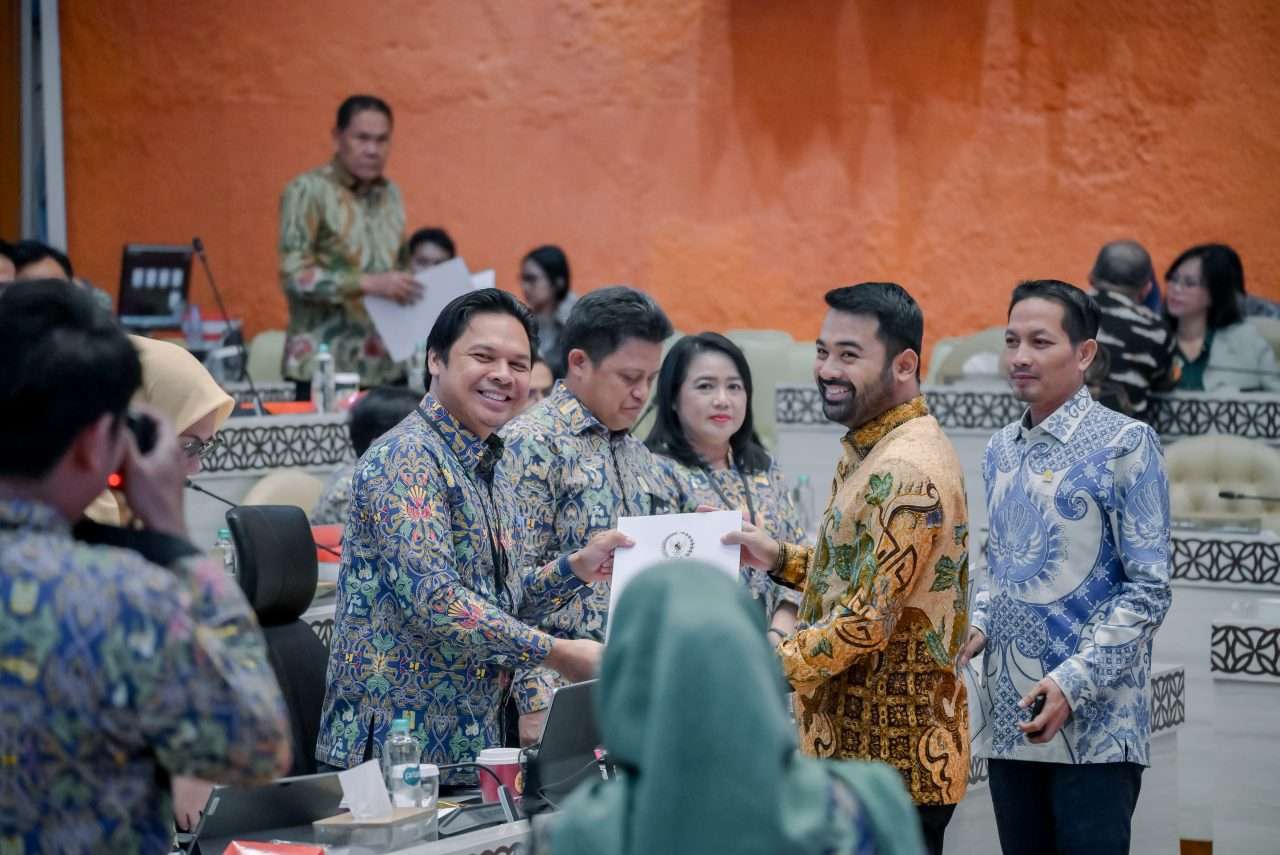 komisi-v-dpr-ri-bahas-anggaran-2027,-zigo-rolanda-perjuangkan-feeder-tol-dharmasraya–rengat komisi-v-dpr-ri-bahas-anggaran-2027,-zigo-rolanda-perjuangkan-feeder-tol-dharmasraya–rengat