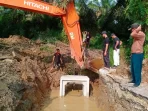 pulihkan-akses-warga,-pemkab-dharmasraya-perbaiki-gorong-gorong-jalan-nagari-simalidu