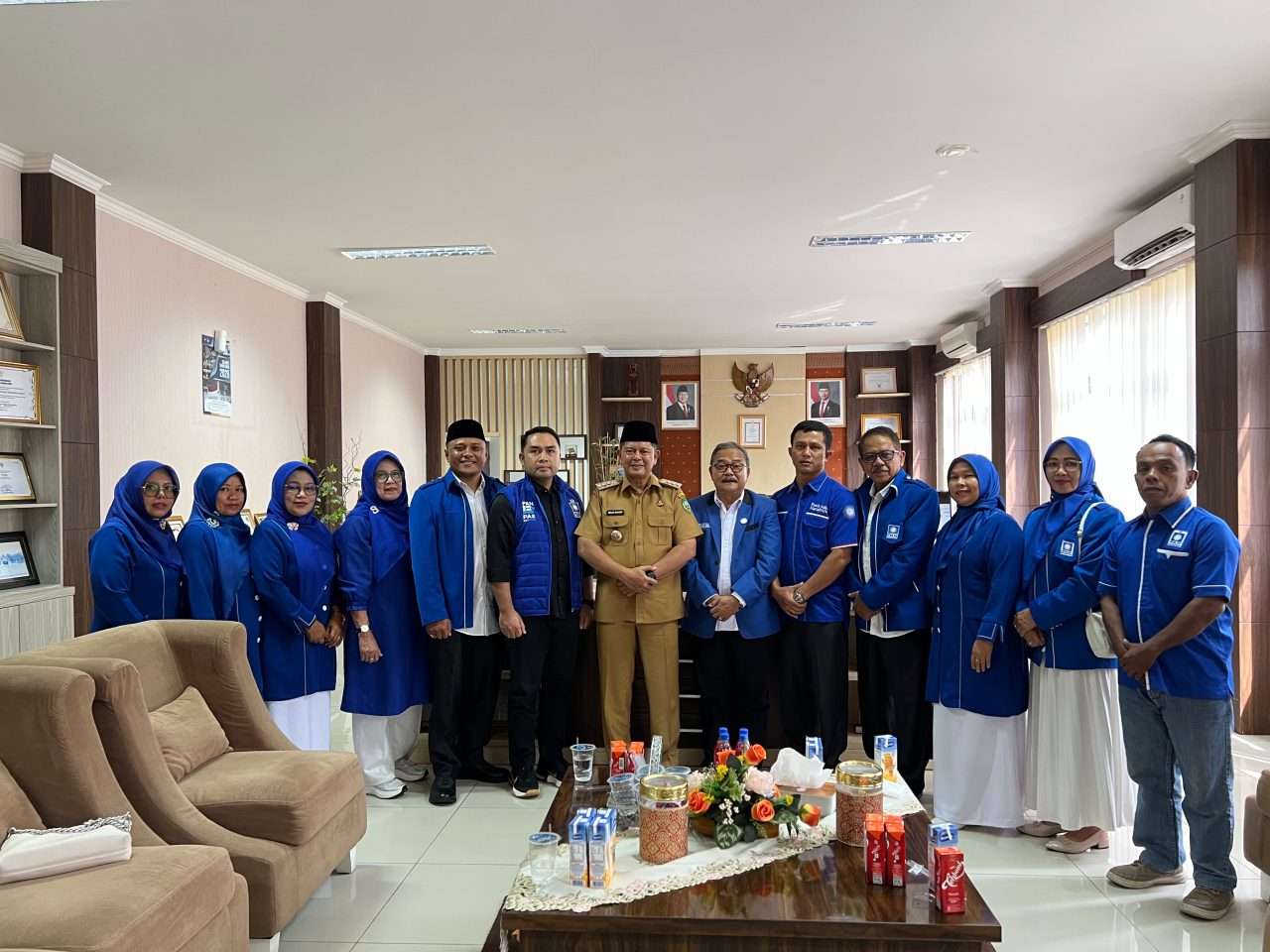 muzli-m.-nur-silaturahmi-dengan-bupati-welly-suhery,-keduanya-komit-membangun-pasaman-berkelanjutan muzli-m.-nur-silaturahmi-dengan-bupati-welly-suhery,-keduanya-komit-membangun-pasaman-berkelanjutan