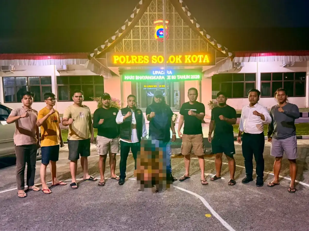 gelapkan-uang-pajak-kendaraan,-oknum-asn-samsat-solok-ditangkap-polisi gelapkan-uang-pajak-kendaraan,-oknum-asn-samsat-solok-ditangkap-polisi