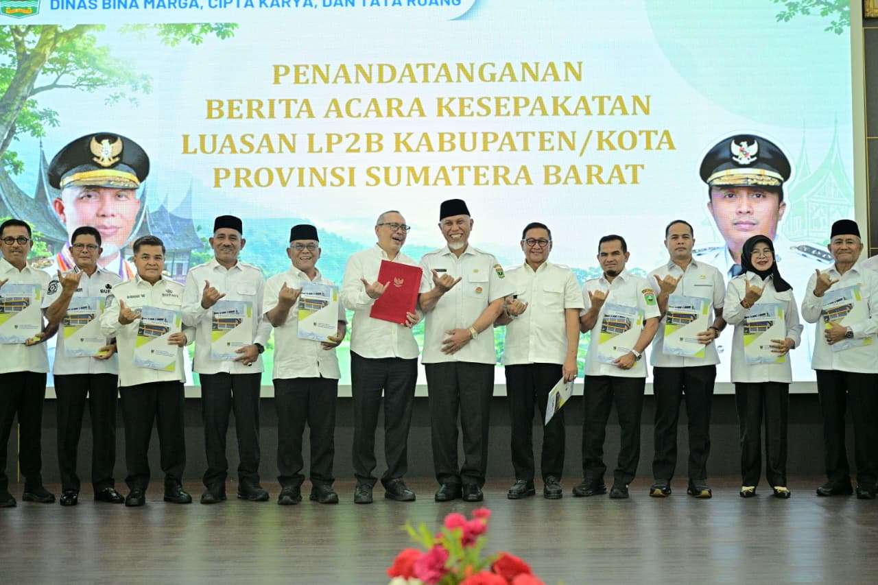 sumbar-jadi-provinsi-pertama-tuntaskan-kesepakatan-lp2b,-luas-lahan-pertanian-terlindungi-capai-166-ribu-hektare sumbar-jadi-provinsi-pertama-tuntaskan-kesepakatan-lp2b,-luas-lahan-pertanian-terlindungi-capai-166-ribu-hektare