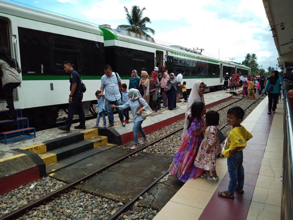 kai-divre-ii-sumbar-sediakan-18.122-tiket-kereta-untuk-sisa-libur-sekolah kai-divre-ii-sumbar-sediakan-18.122-tiket-kereta-untuk-sisa-libur-sekolah
