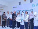 88-siswa-berprestasi-di-kota-payakumbuh-terima-beasiswa-cahaya-pintar-pln-uip3b