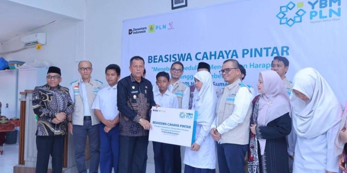 88-siswa-berprestasi-di-kota-payakumbuh-terima-beasiswa-cahaya-pintar-pln-uip3b