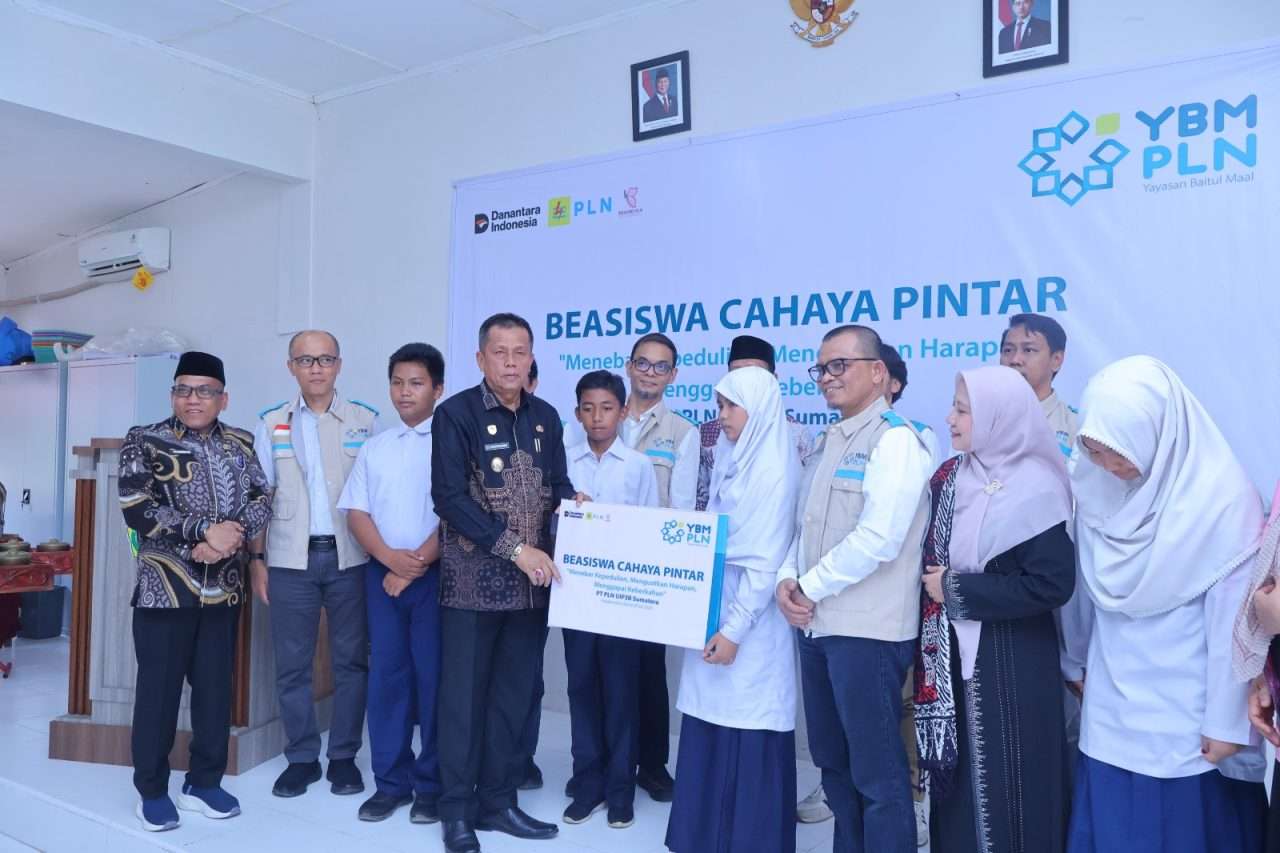 88-siswa-berprestasi-di-kota-payakumbuh-terima-beasiswa-cahaya-pintar-pln-uip3b 88-siswa-berprestasi-di-kota-payakumbuh-terima-beasiswa-cahaya-pintar-pln-uip3b