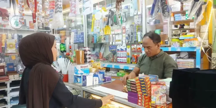 pasar-pusat-padang-panjang-diserbu-pembeli-jelang-tahun-ajaran-baru-2026