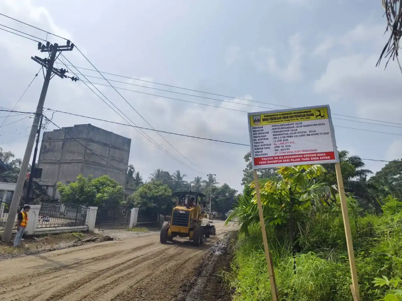 tingkatkan-mobilitas-ekonomi,-dinas-pupr-dharmasraya-rehabilitasi-ruas-jalan-sitiung tingkatkan-mobilitas-ekonomi,-dinas-pupr-dharmasraya-rehabilitasi-ruas-jalan-sitiung