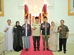 bekali-utusan-sumbar-sebelum-bertugas-di-istana-negara,-gubernur-mahyeldi-pesankan-jaga-nama-baik-daerah bekali-utusan-sumbar-sebelum-bertugas-di-istana-negara,-gubernur-mahyeldi-pesankan-jaga-nama-baik-daerah