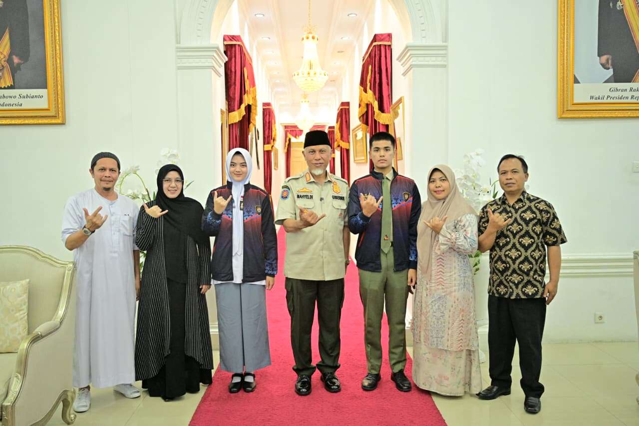 bekali-utusan-sumbar-sebelum-bertugas-di-istana-negara,-gubernur-mahyeldi-pesankan-jaga-nama-baik-daerah