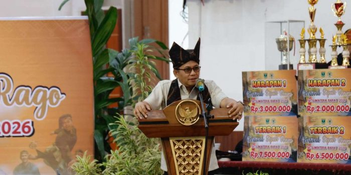lestarikan-budaya-minangkabau,-festival-sipak-rago-piala-bergilir-evi-yandri-kembali-digelar