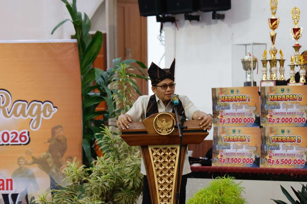 lestarikan-budaya-minangkabau,-festival-sipak-rago-piala-bergilir-evi-yandri-kembali-digelar lestarikan-budaya-minangkabau,-festival-sipak-rago-piala-bergilir-evi-yandri-kembali-digelar