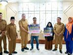 pemko-pariaman-salurkan-bantuan-modal-usaha-bagi-57-korban-bencana-hidrometeorologi