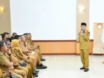 wawako-padang-perkuat-keamanan-lingkungan-via-pembekalan-personel-dubalang-kota wawako-padang-perkuat-keamanan-lingkungan-via-pembekalan-personel-dubalang-kota
