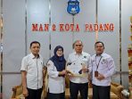 man-2-padang-raih-penghargaan-publikasi-terbaik-untuk-kelima-kalinya