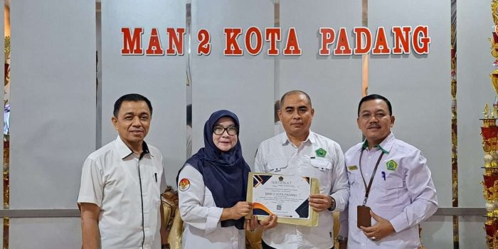 man-2-padang-raih-penghargaan-publikasi-terbaik-untuk-kelima-kalinya