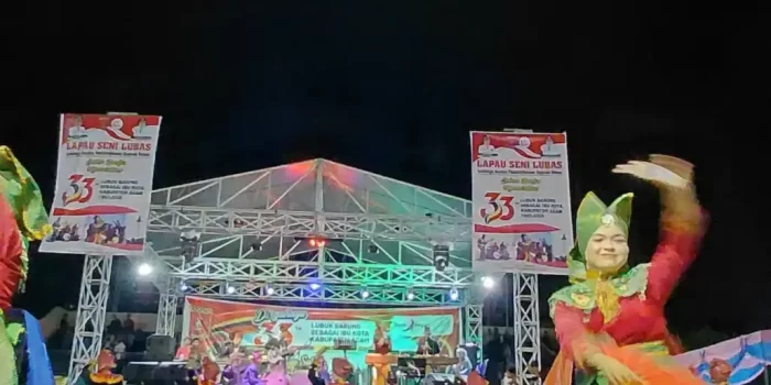 komunitas-seni-meriahkan-peringatan-hut-ke-33-lubuk-basung-di-agam