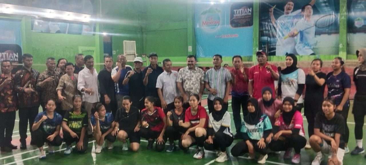 lima-daerah-ikuti-open-turnamen-bulutangkis-walikota-cup-2026-di-parak-karakah lima-daerah-ikuti-open-turnamen-bulutangkis-walikota-cup-2026-di-parak-karakah