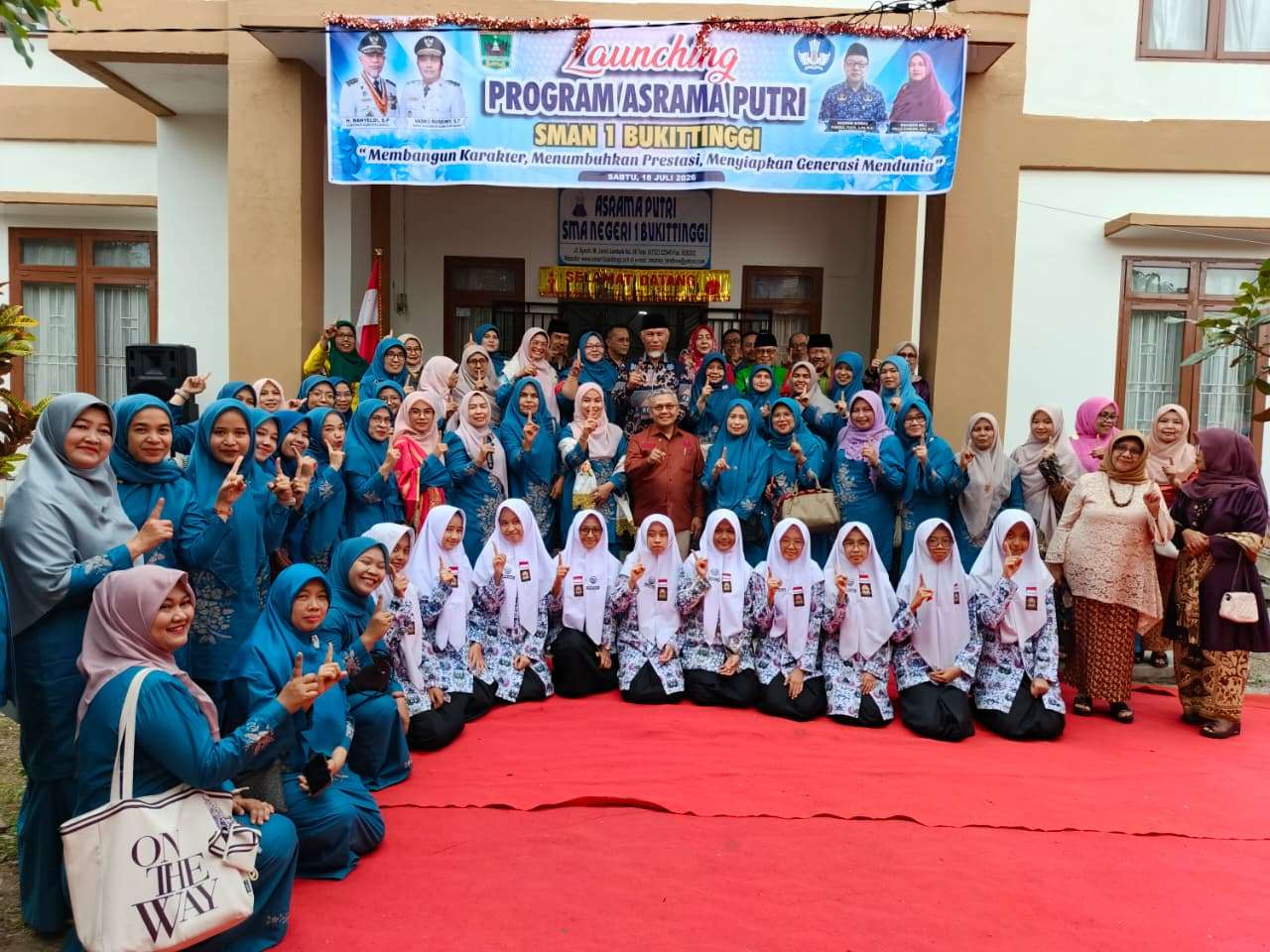 resmikan-asrama-putri-sman-1-bukittinggi,-mahyeldi-perkuat-pendidikan-karakter-menuju-indonesia-emas-2045 resmikan-asrama-putri-sman-1-bukittinggi,-mahyeldi-perkuat-pendidikan-karakter-menuju-indonesia-emas-2045