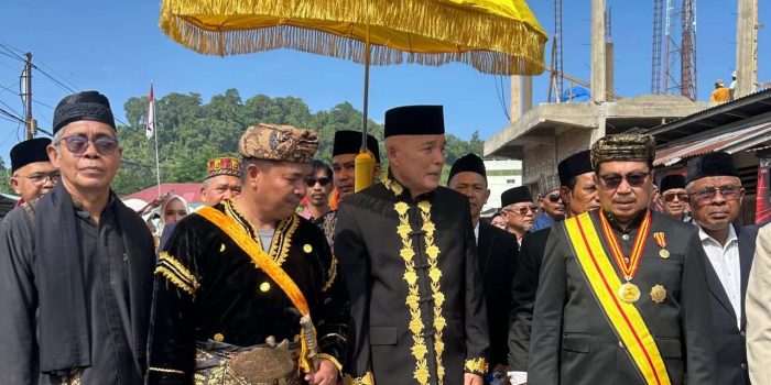 rajo-adat-aia-bangih-dinobatkan,-pemprov-sumbar-dorong-peran-niniak-mamak-bentengi-generasi-muda-dari-pengaruh-negatif