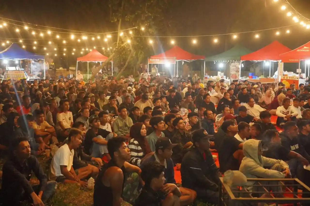bupati-dharmasraya-nobar-final-piala-dunia-bersama-warga-dan-pelaku-umkm bupati-dharmasraya-nobar-final-piala-dunia-bersama-warga-dan-pelaku-umkm