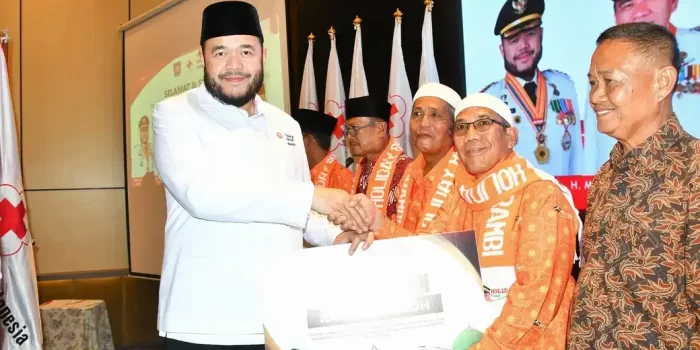 zulhardi-z-latif-pimpin-pelantikan-pengurus-pmi-kota-padang-2026-2031