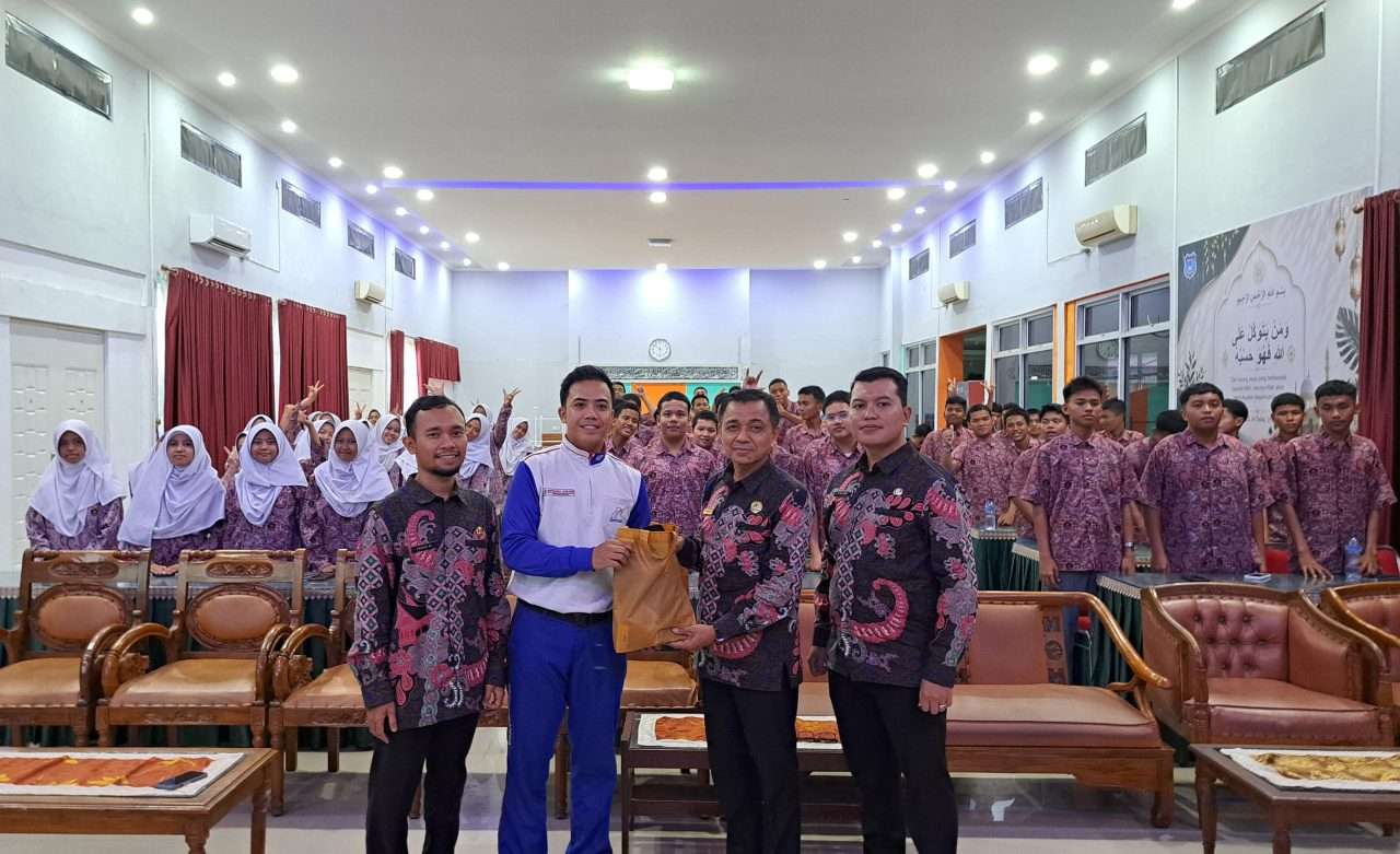70-siswa-man-2-padang-ikuti-pelatihan-safety-riding-dari-honda-menara-agung