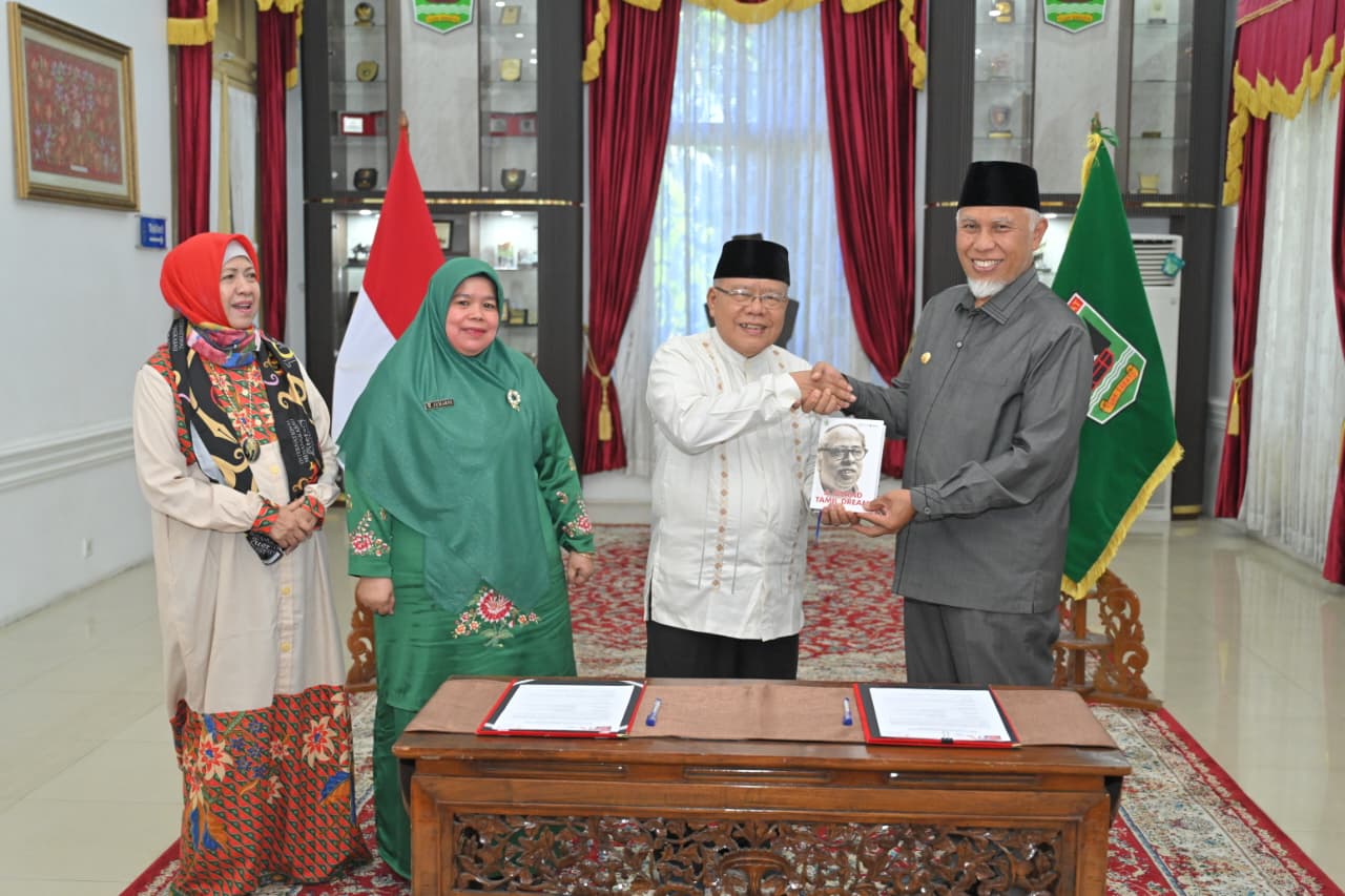 mahyeldi-ajak-kampus-jadikan-hibah-buku-sastra-tamil-media-penguat-riset-dan-pelestarian-warisan-minangkabau mahyeldi-ajak-kampus-jadikan-hibah-buku-sastra-tamil-media-penguat-riset-dan-pelestarian-warisan-minangkabau