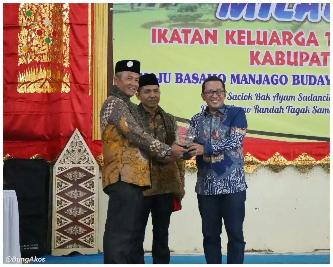 bupati-eka-putra-ajak-perantau-berperan-strategis-bangun-tanah-datar bupati-eka-putra-ajak-perantau-berperan-strategis-bangun-tanah-datar