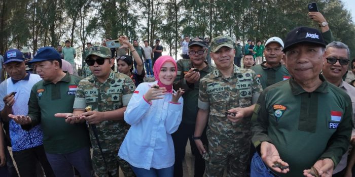 cerint-iralloza-tasya-hadiri-peringatan-hari-mangrove-sedunia-di-ampiang-parak,ajak-semua-pihak-perkuat-pelestarian-pesisir