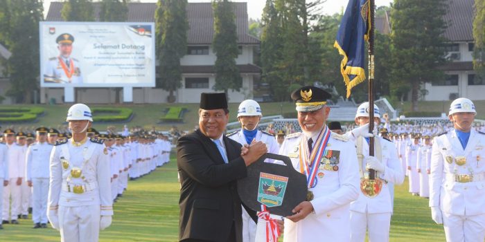 gubernur-mahyeldi-raih-penghargaan-kartika-pamong-praja-madya-dari-ipdn