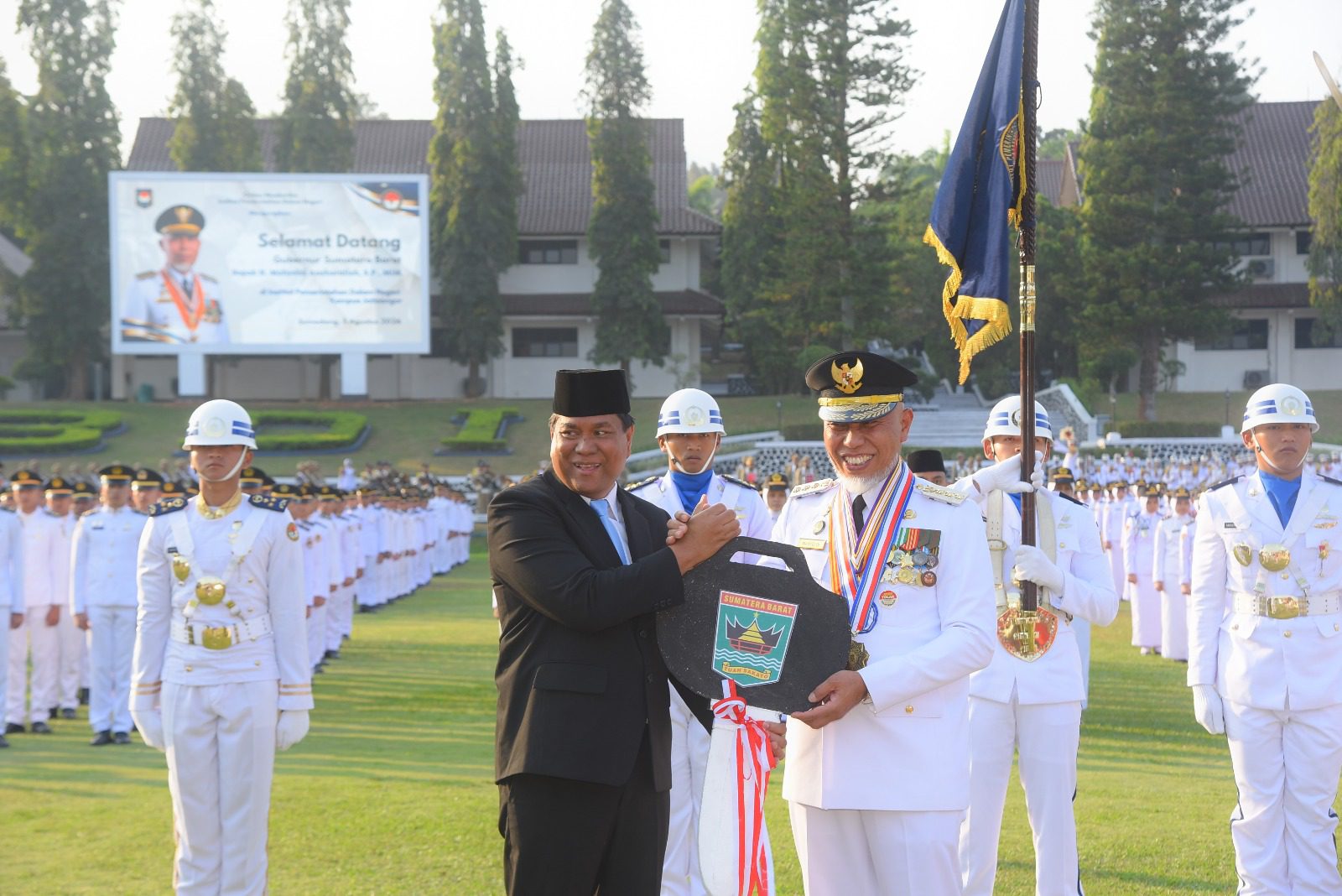 gubernur-mahyeldi-raih-penghargaan-kartika-pamong-praja-madya-dari-ipdn gubernur-mahyeldi-raih-penghargaan-kartika-pamong-praja-madya-dari-ipdn