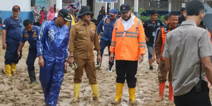 tinjau-smpn-41,-wali-kota-padang-pastikan-pemulihan-sekolah-terdampak-banjir-dikebut