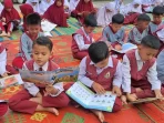 perpusda-padang-panjang-tingkatkan-minat-baca-siswa-lewat-perpustakaan-keliling perpusda-padang-panjang-tingkatkan-minat-baca-siswa-lewat-perpustakaan-keliling