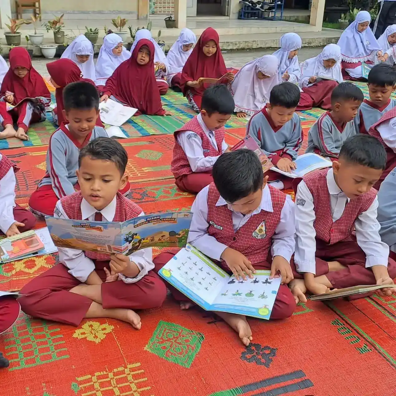 perpusda-padang-panjang-tingkatkan-minat-baca-siswa-lewat-perpustakaan-keliling perpusda-padang-panjang-tingkatkan-minat-baca-siswa-lewat-perpustakaan-keliling
