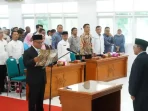 bupati-tanah-datar-lantik-inoki-ulma-tiara-direktur-perumda-tirta-alami bupati-tanah-datar-lantik-inoki-ulma-tiara-direktur-perumda-tirta-alami