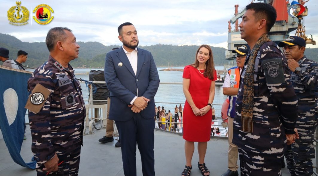 fadly-amran:-kri-teluk-kendari-518-jadi-daya-tarik-utama-hjk-padang-dan-edukasi-kemaritiman-gratis fadly-amran:-kri-teluk-kendari-518-jadi-daya-tarik-utama-hjk-padang-dan-edukasi-kemaritiman-gratis