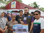 terdampak-banjir,-fadly-amran-salurkan-bantuan-rp2-juta-per-rumah terdampak-banjir,-fadly-amran-salurkan-bantuan-rp2-juta-per-rumah