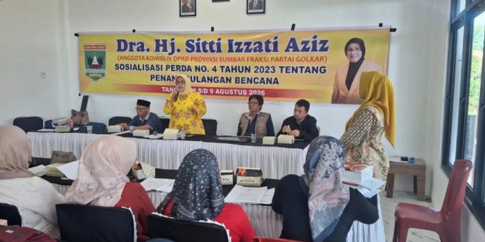 anggota-dprd-sumbar-sitti-izzati-aziz-gelar-sosper-tentang-penanggulangan-bencana-dengan-masyarakat-ketaping-batang-anai