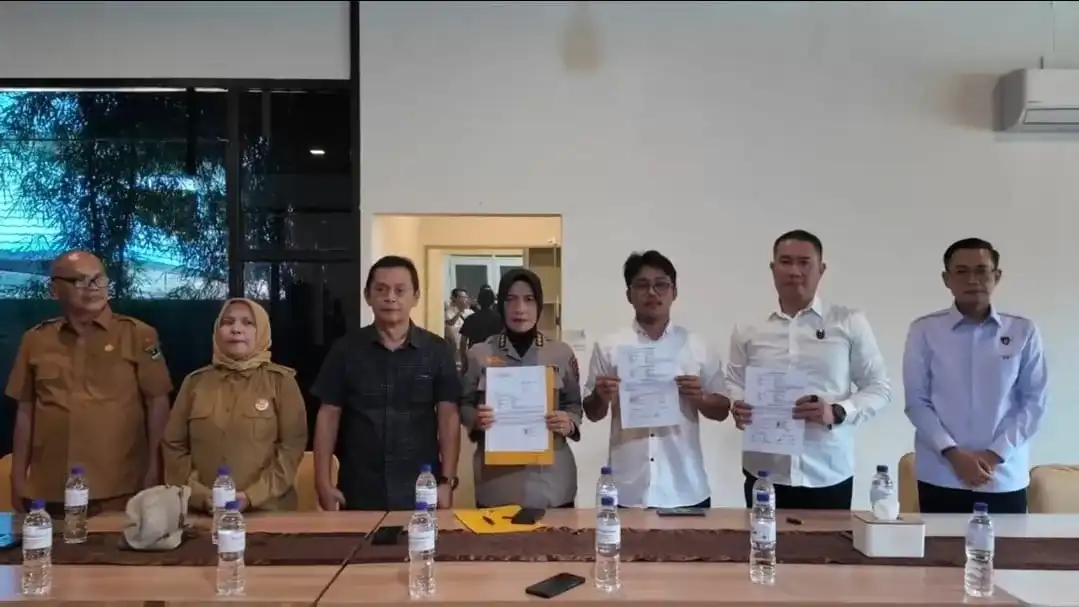 kombes-pol-teddy-fanani-dan-bill-irzano-tempuh-jalur-damai kombes-pol-teddy-fanani-dan-bill-irzano-tempuh-jalur-damai