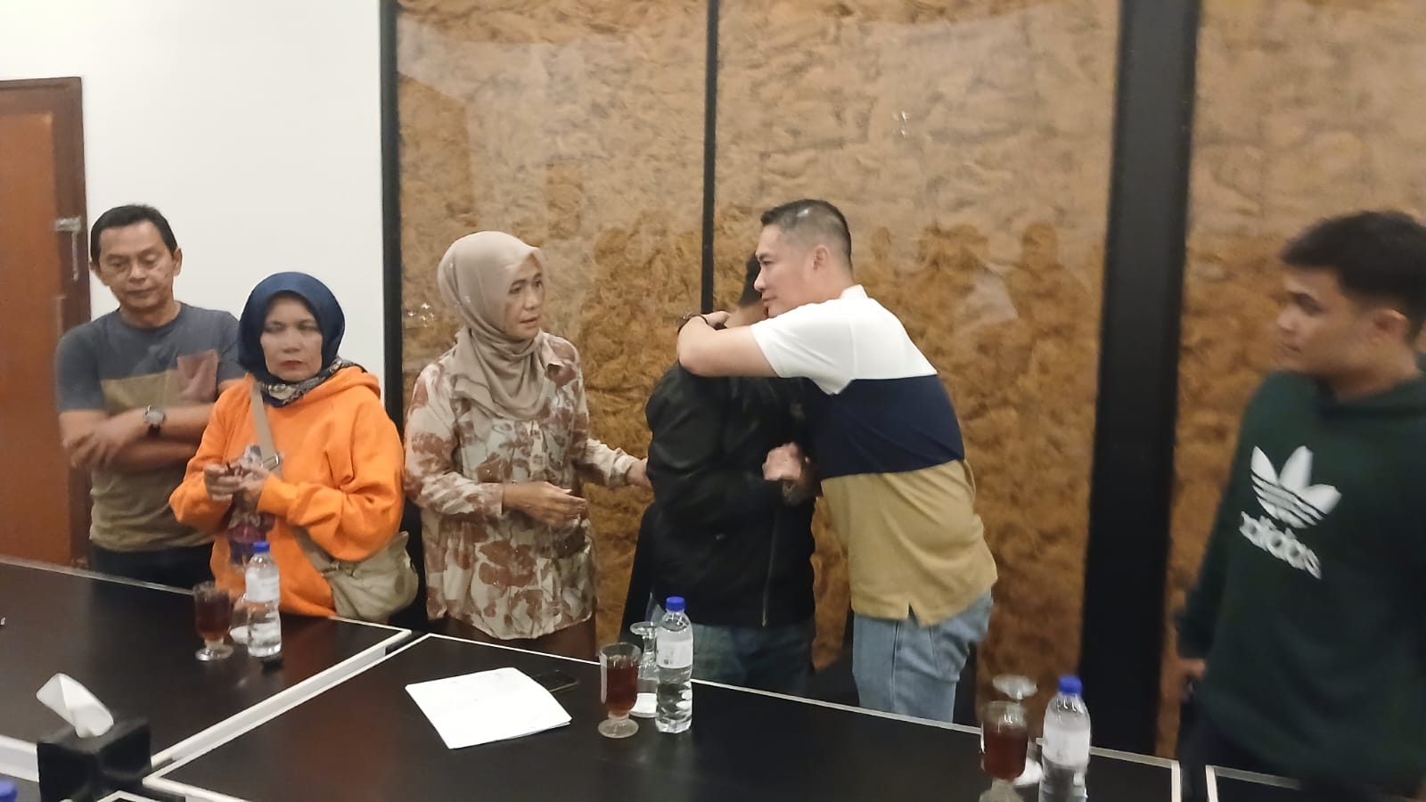 kombes-pol.-teddy-fanani-dan-bill-irzano-berdamai,-perselisihan-diselesaikan-secara-kekeluargaan kombes-pol.-teddy-fanani-dan-bill-irzano-berdamai,-perselisihan-diselesaikan-secara-kekeluargaan