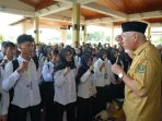 lepas-340-penerima-beasiswa-sawit,-gubernur-mahyeldi-:-jangan-sia-siakan-kesempatan lepas-340-penerima-beasiswa-sawit,-gubernur-mahyeldi-:-jangan-sia-siakan-kesempatan