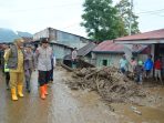 tinjau-langsung-banjir-bandang-solok,-mahyeldi-fokuskan-penanganan-pada-keselamatan-warga-dan-percepatan-pemulihan tinjau-langsung-banjir-bandang-solok,-mahyeldi-fokuskan-penanganan-pada-keselamatan-warga-dan-percepatan-pemulihan