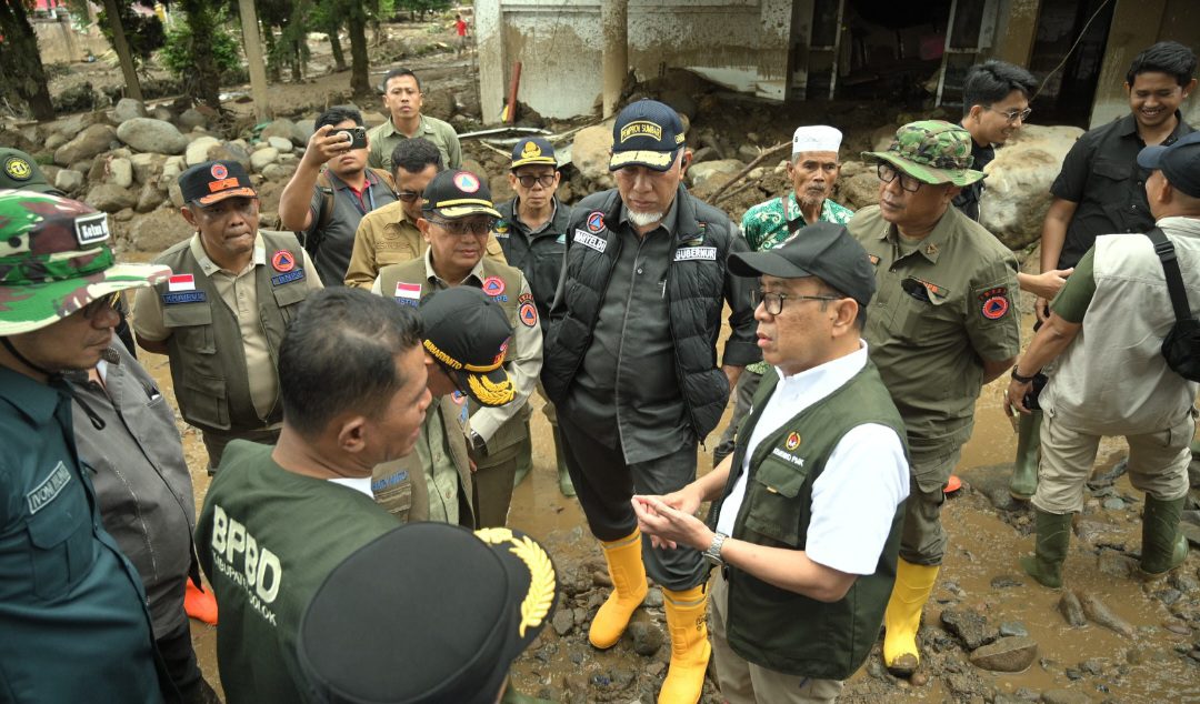 menko-pmk-tinjau-dampak-galodo-solok,-pemerintah-perkuat-penanganan-dan-mitigasi menko-pmk-tinjau-dampak-galodo-solok,-pemerintah-perkuat-penanganan-dan-mitigasi